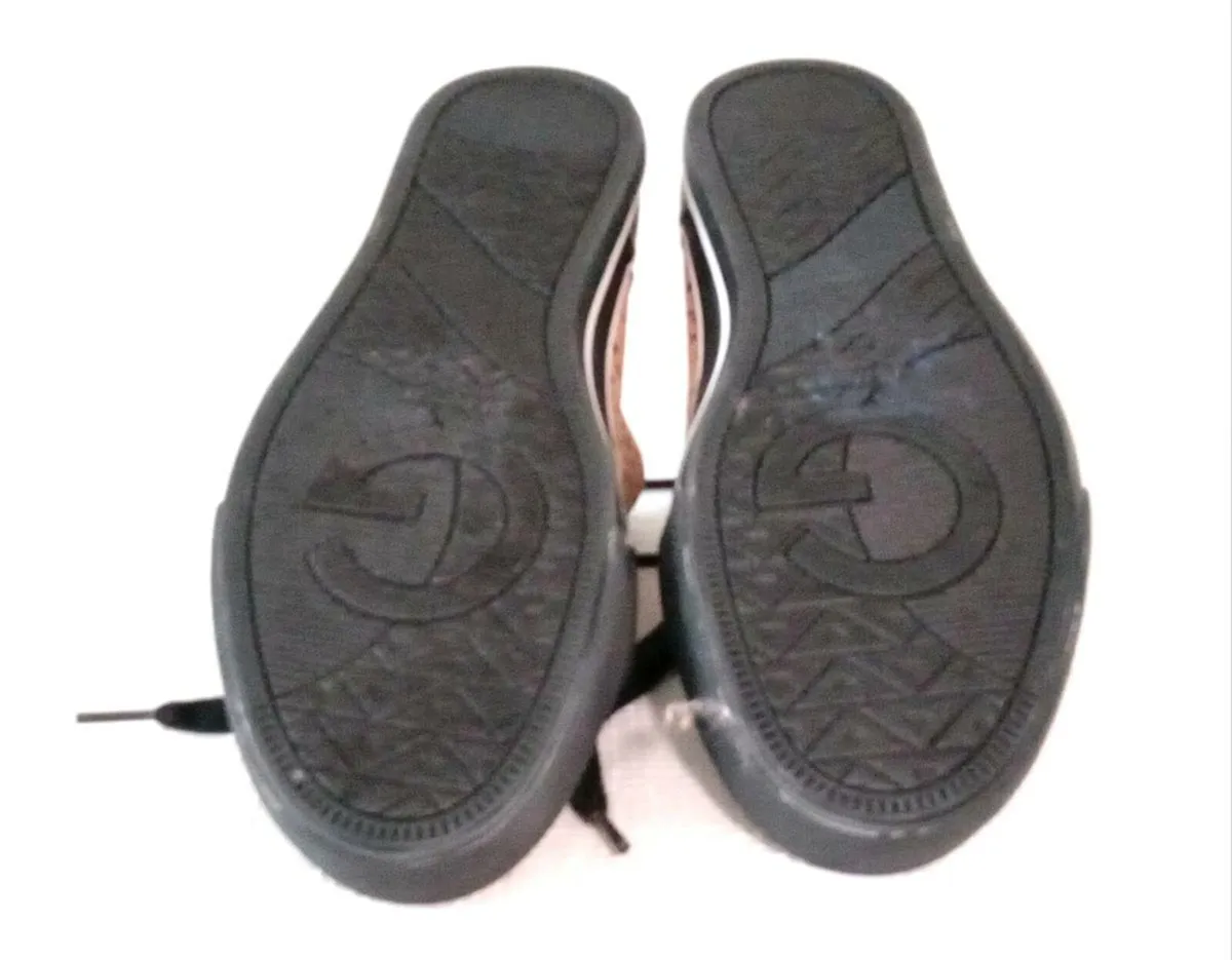 GBG by Guess trainers, size 7.5 - brand new - Image 4