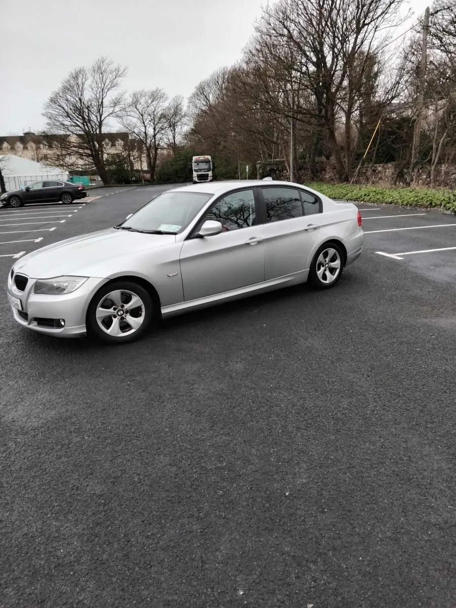 BMW 3-Series 2010 - Image 2