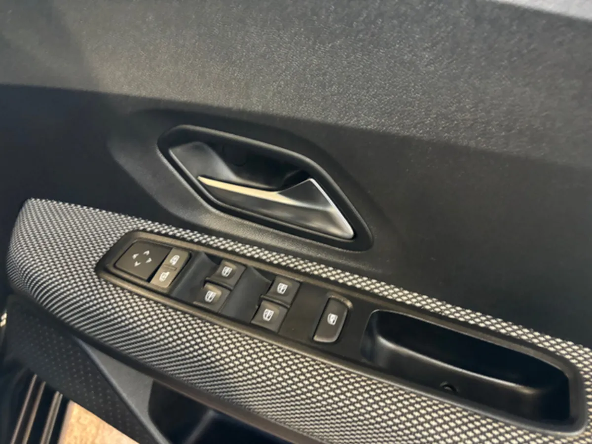 Dacia Sandero COMFORT TCE 90 MY21.5 5DR Automatic - Image 4