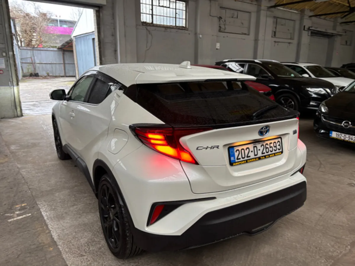 Toyota C-HR 1.8 Self charging hybrid only 82000 km - Image 2