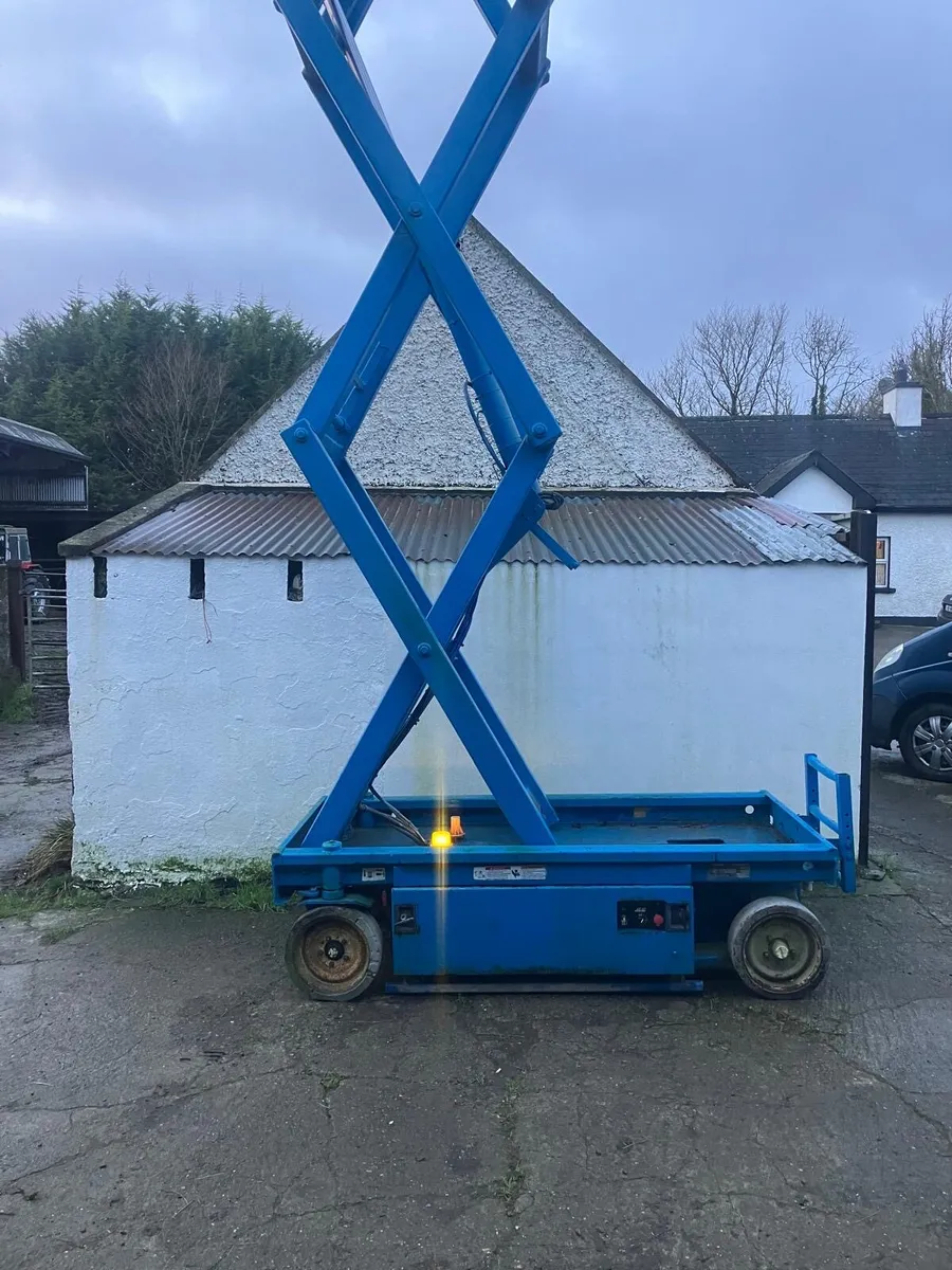 JLG scissor lift Mewp - Image 3
