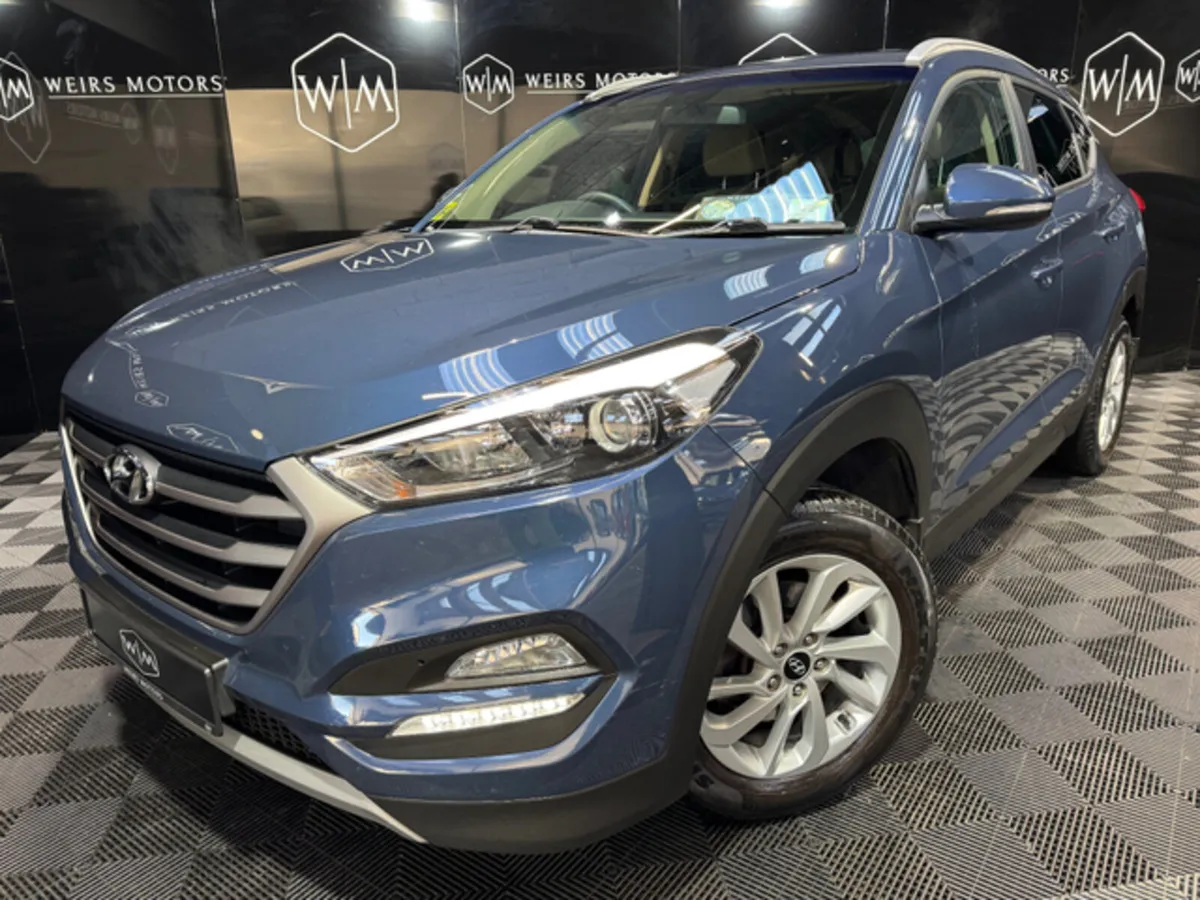 Hyundai Tucson PETROL EXECUTIVE 5DR ONE OWNER - Image 1