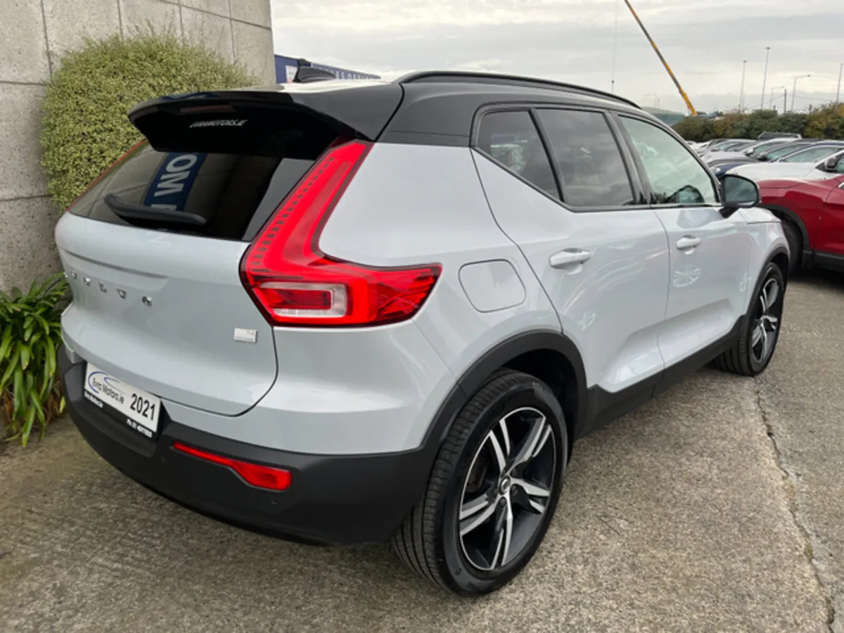 Volvo XC40 R-DESIGN T4 RECHARGE PHEV 1.5 PETROL - Image 4
