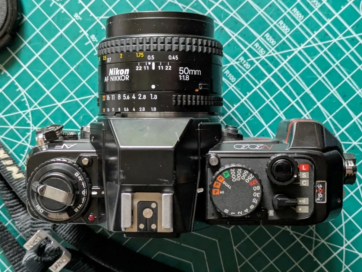 Nikon N2020 (F-501) autofocus film SLR + 50mm/1.8 - Image 3