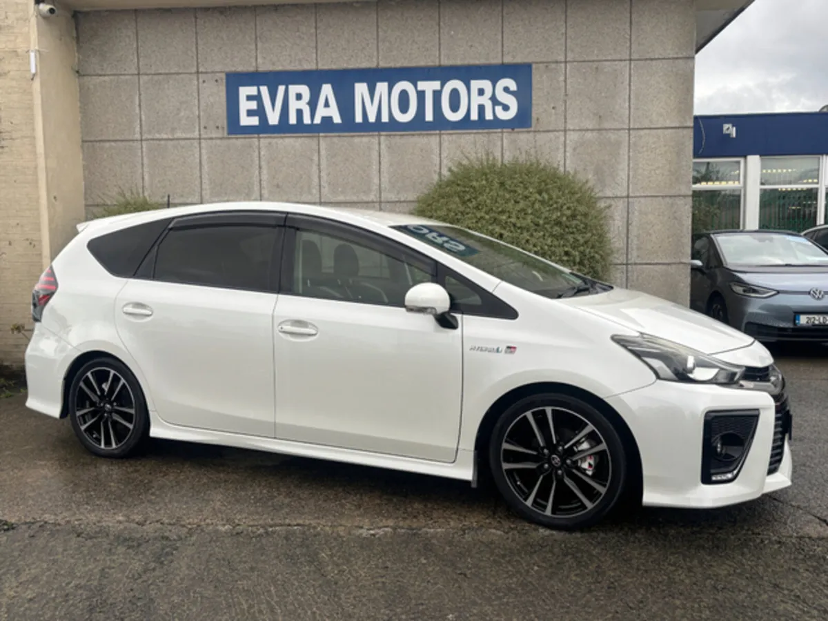 Toyota Prius GR SPORT 7 SEATER AUTOMATIC HYBRID 1. - Image 2