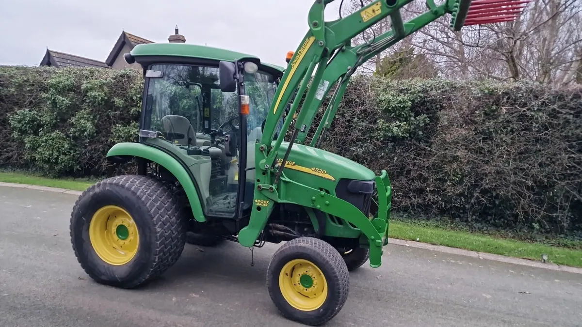 John Deere 4320 50hp Compact Tractor Loader - Image 1