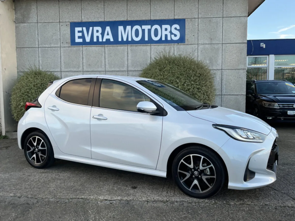 Toyota Yaris Z HYBRID AUTOMATIC 1.5 PETROL //360 P - Image 3