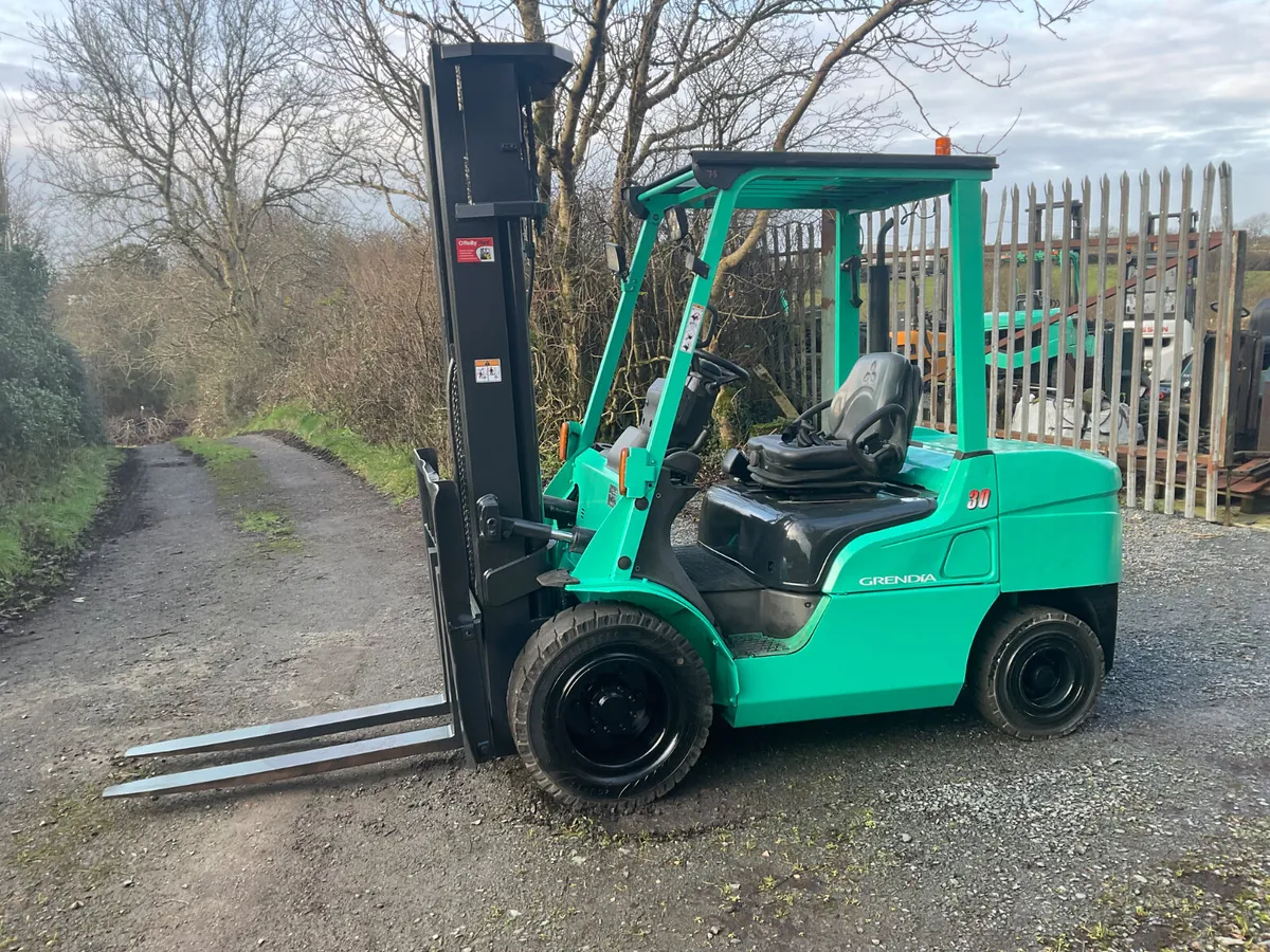 FORKLIFT - Image 1