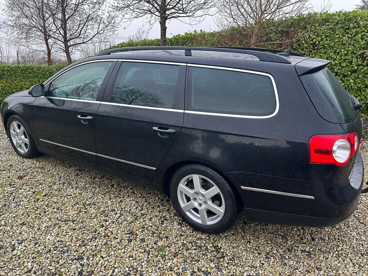 Passat Estate 2.0 TDI black, left hand drive - Image 2