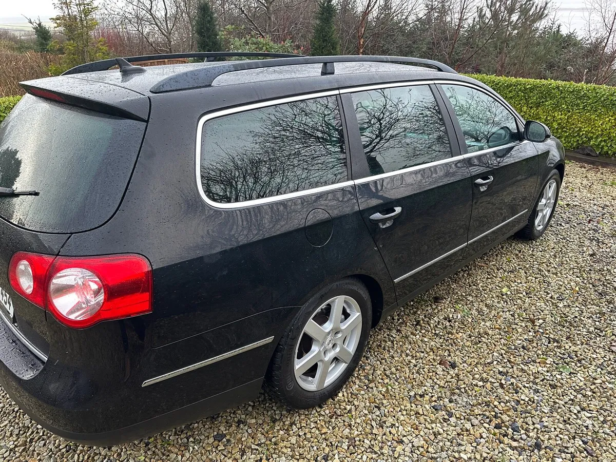 Passat Estate 2.0 TDI black, left hand drive - Image 3