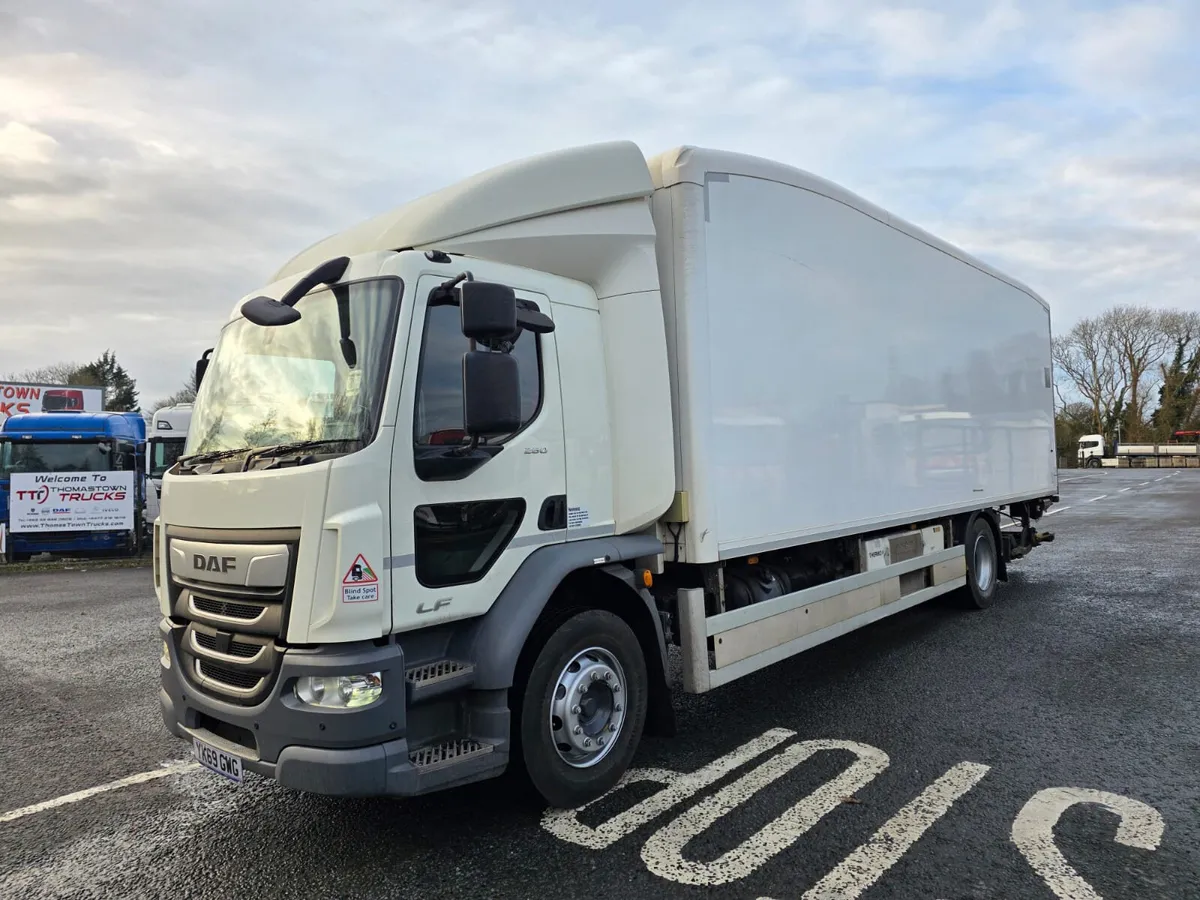 2019 DAF LF 260 with 28ft Solomon Fridge Body - Image 3