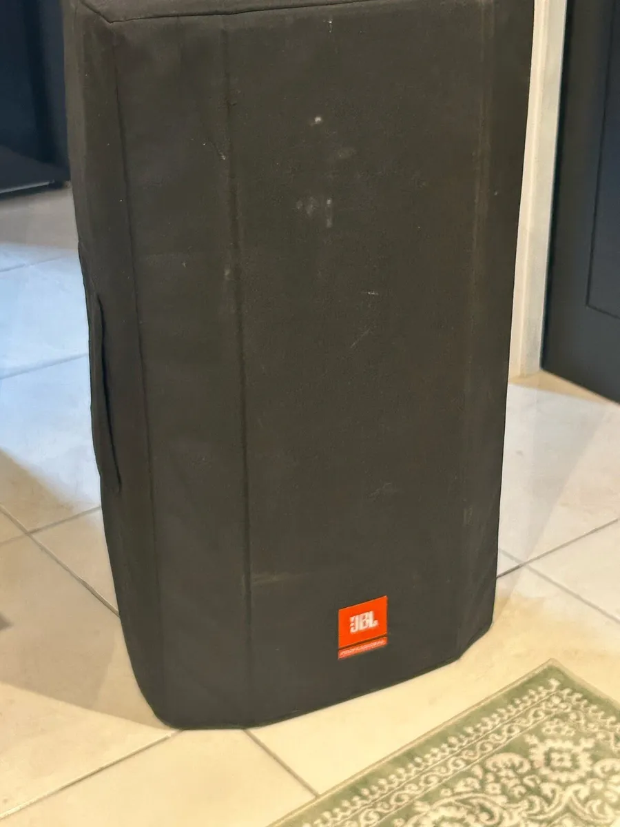 Pair of Jbl srx 835p with covers