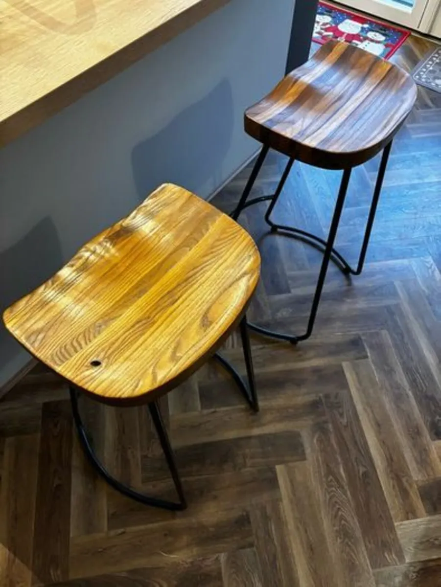 Set of 2 bar stools, excellent condition - Image 2
