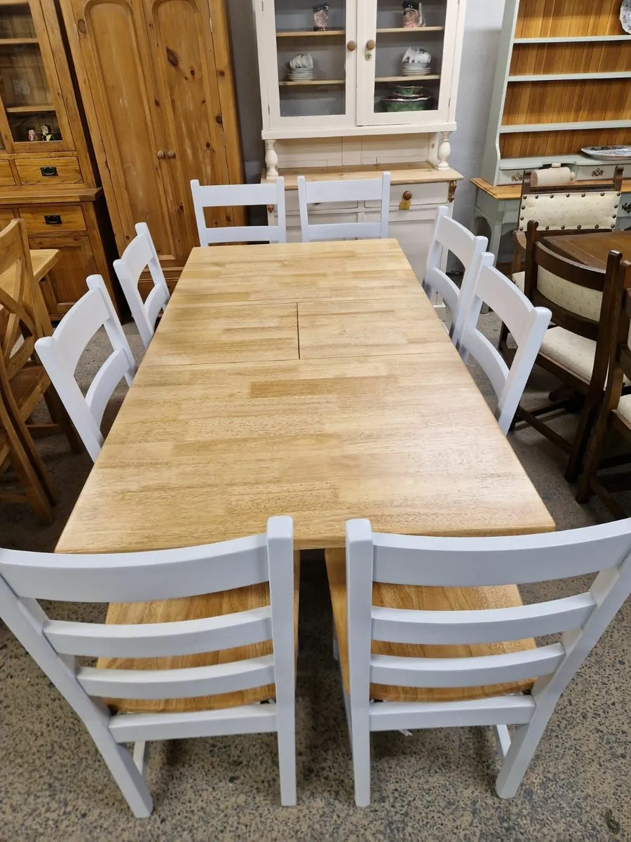 Extendable oak table, 8 chairs - Image 2