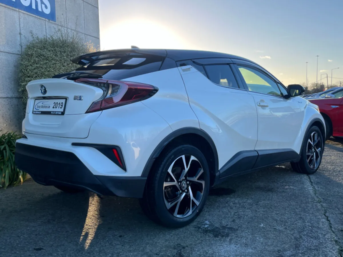 Toyota C-HR SOL HYBRID AUTOMATIC 1.8 PETROL //HIGH - Image 4