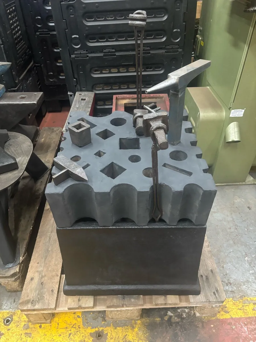 18” J Brooks Swage with factory  stand 250 kg - Image 1