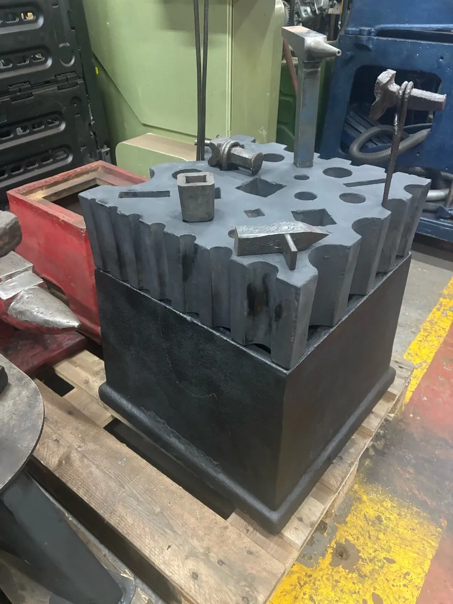 18” J Brooks Swage with factory  stand 250 kg - Image 4