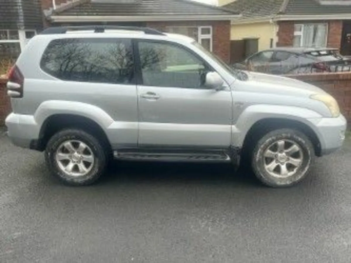 Toyota Land Cruiser 2005 - Image 2