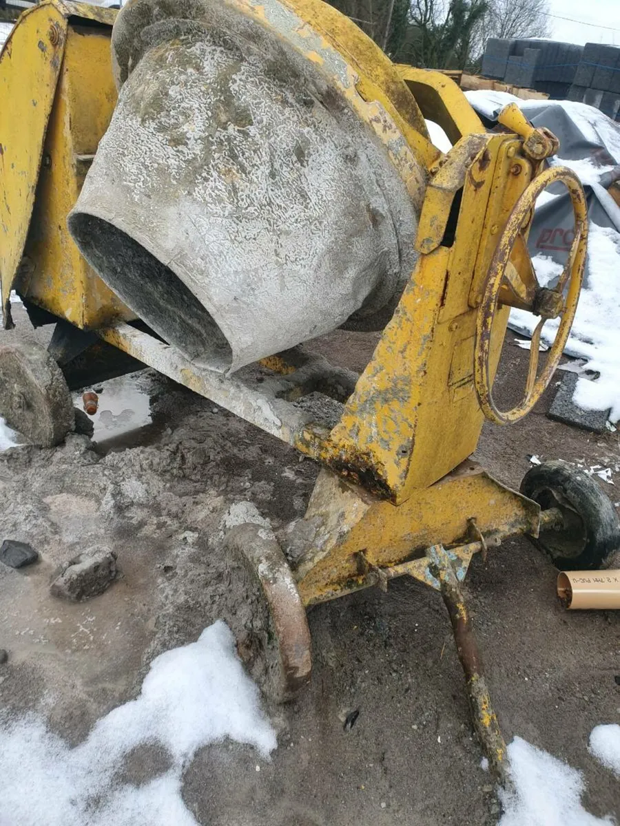 Cement mixer - Image 1
