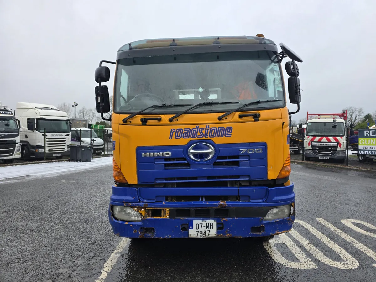 2007 HINO FY 700 8X4 Sleeper Cab with Jimmy Kelly - Image 2