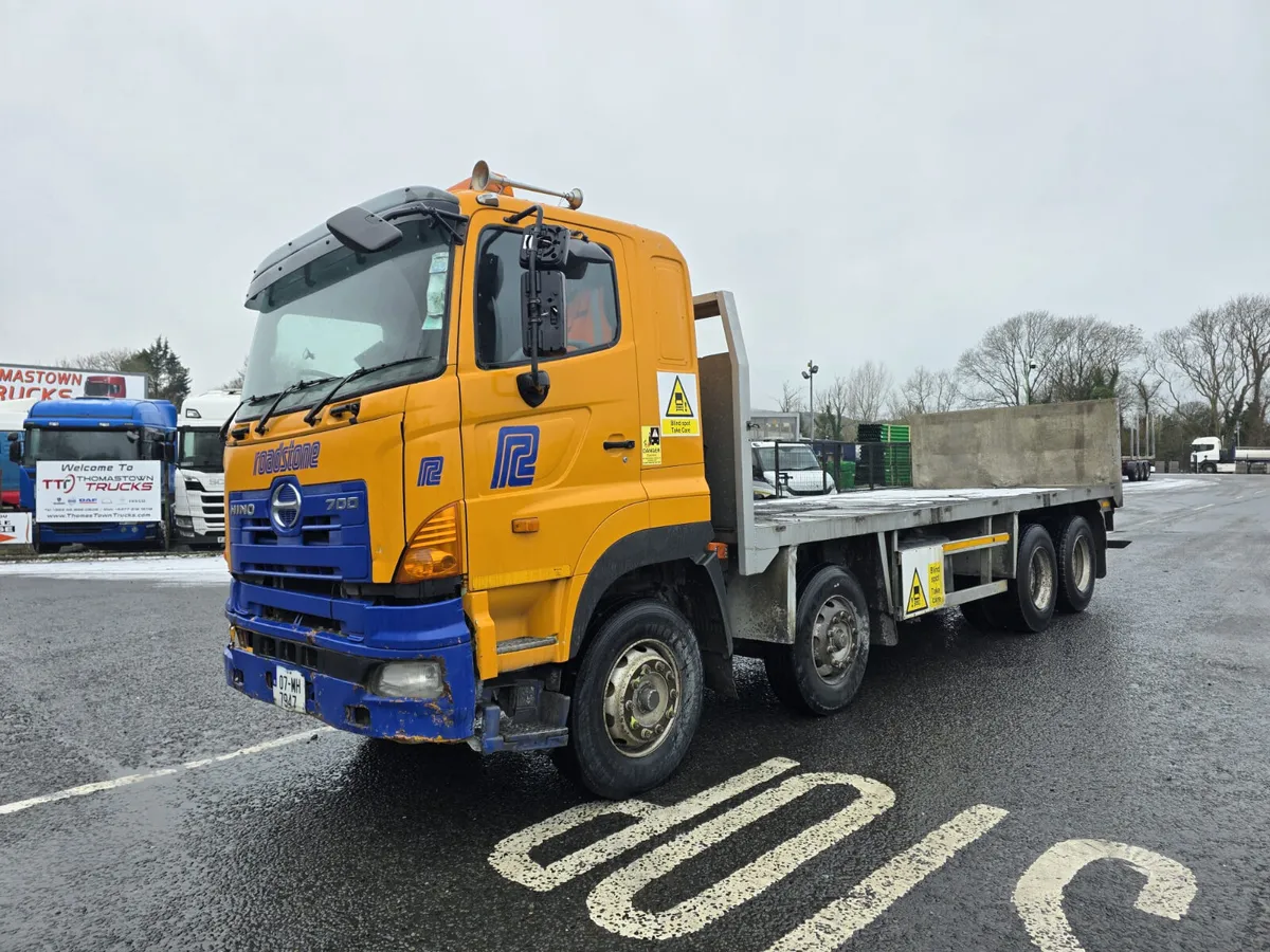 2007 HINO FY 700 8X4 Sleeper Cab with Jimmy Kelly - Image 3