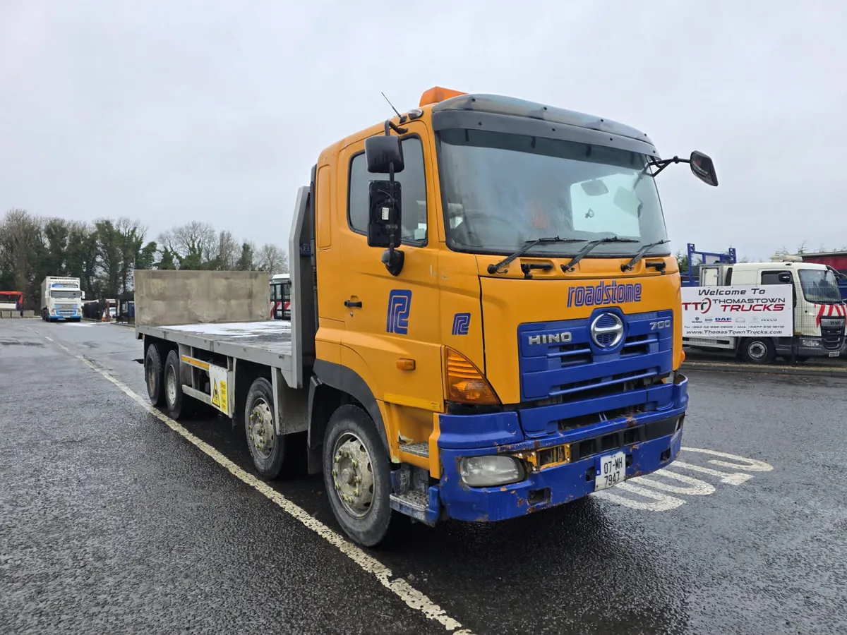 2007 HINO FY 700 8X4 Sleeper Cab with Jimmy Kelly - Image 1