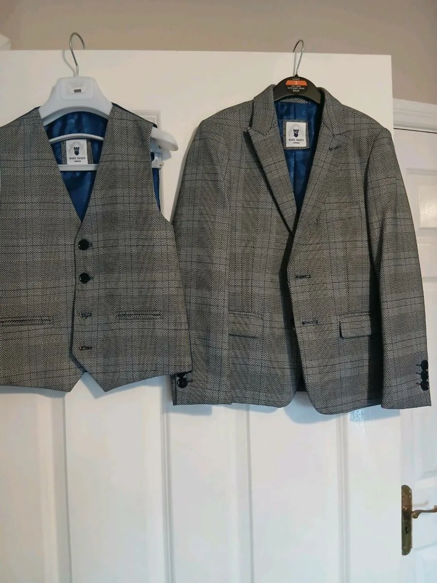 3 piece Jerry Grey suit, Marc Darcy. - Image 1