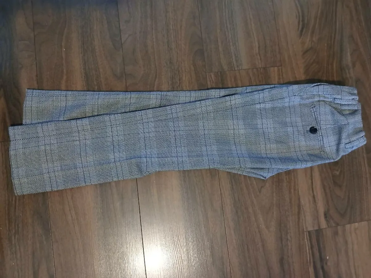 3 piece Jerry Grey suit, Marc Darcy. - Image 2