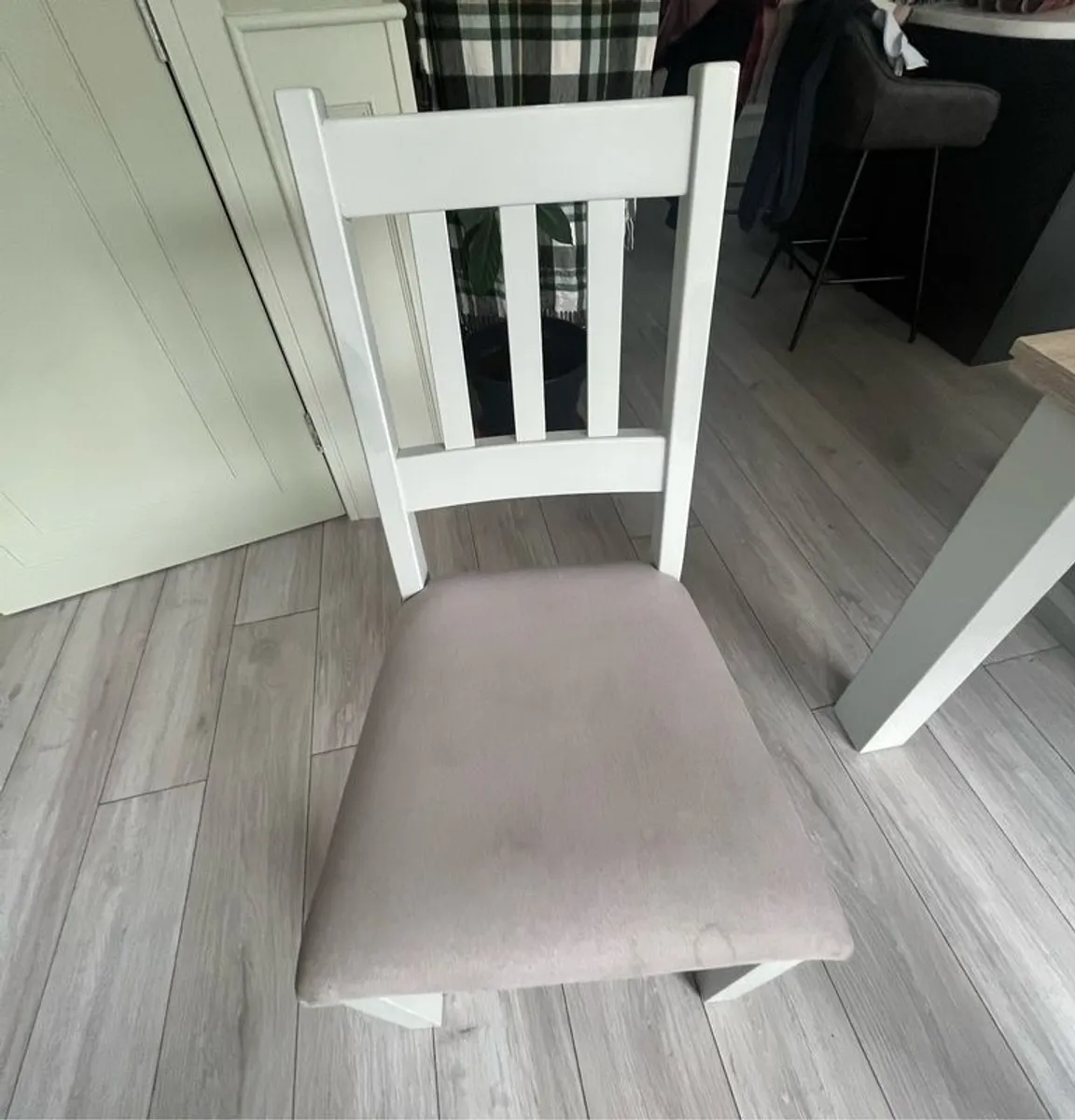 Dining Table and 4 chairs - Image 1