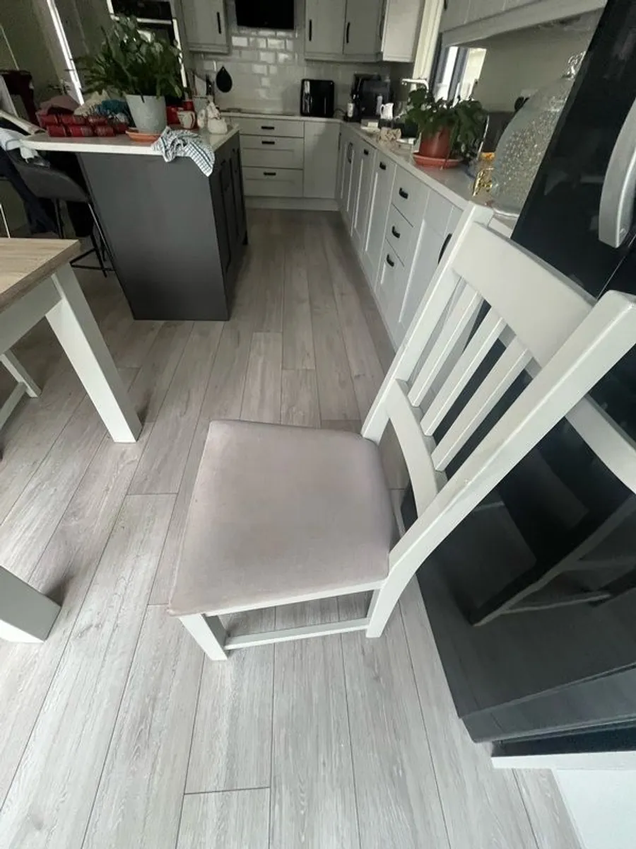 Dining Table and 4 chairs - Image 2