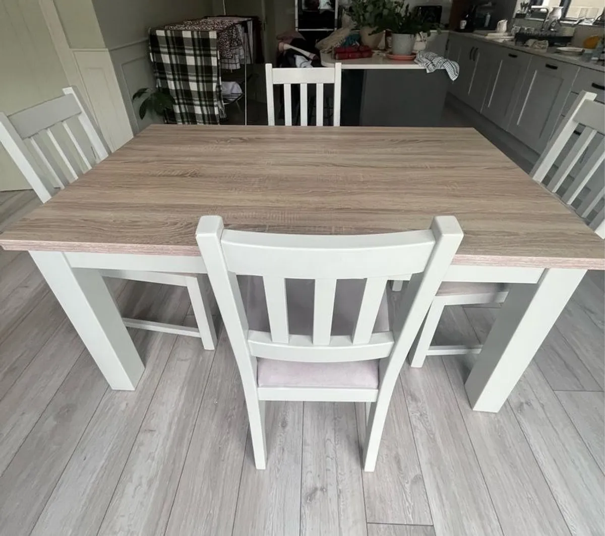 Dining Table and 4 chairs - Image 3