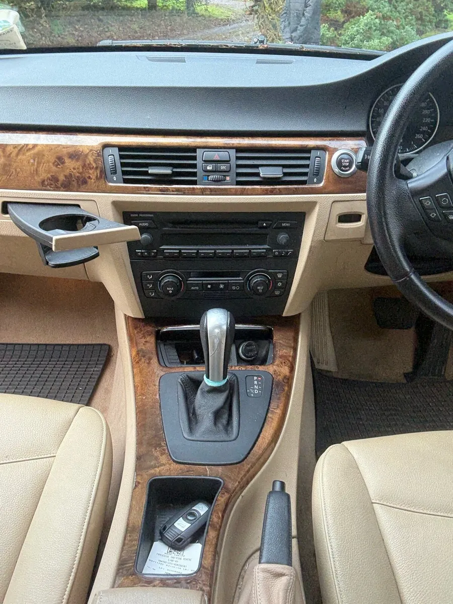 2005 BMW 320i - Image 4