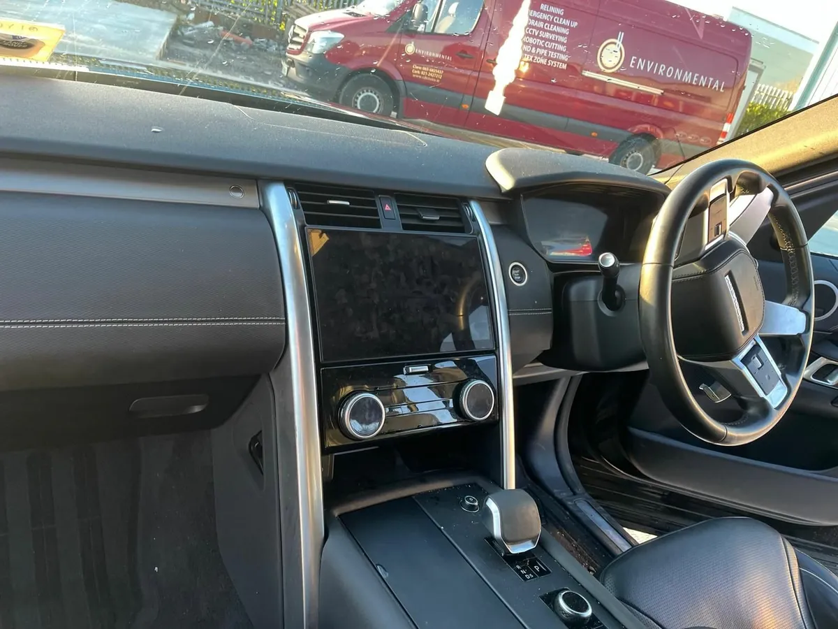 Land Rover Discovery 2024 - Image 3