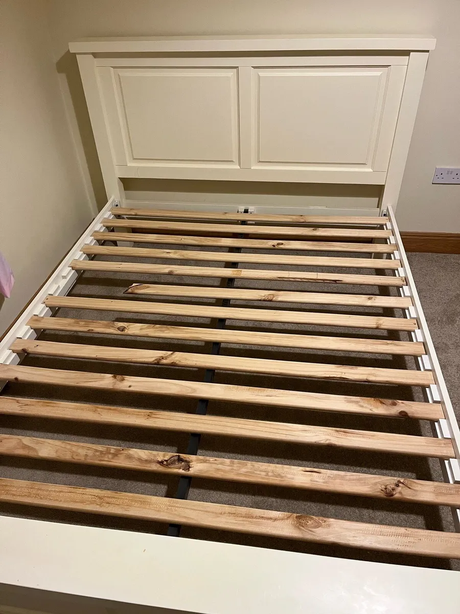 5ft Bed with Mattress and Locker - Image 4