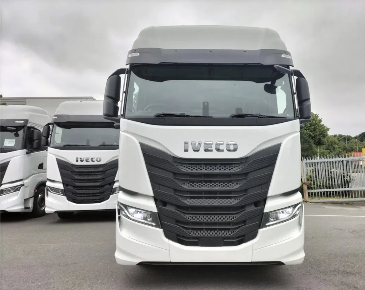Brand New Iveco S-Way 490 Tractor Unit 6X2 - Image 2