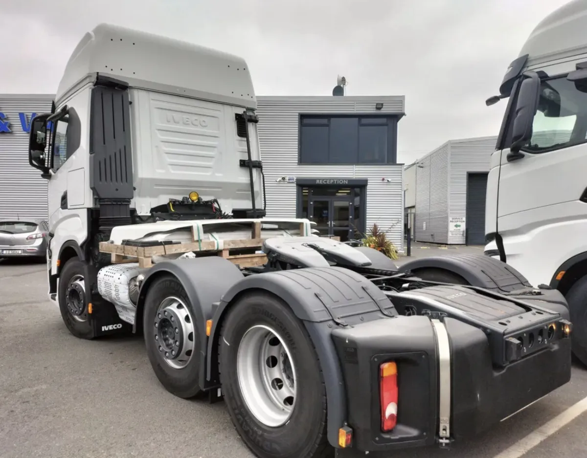 Brand New Iveco S-Way 490 Tractor Unit 6X2 - Image 4