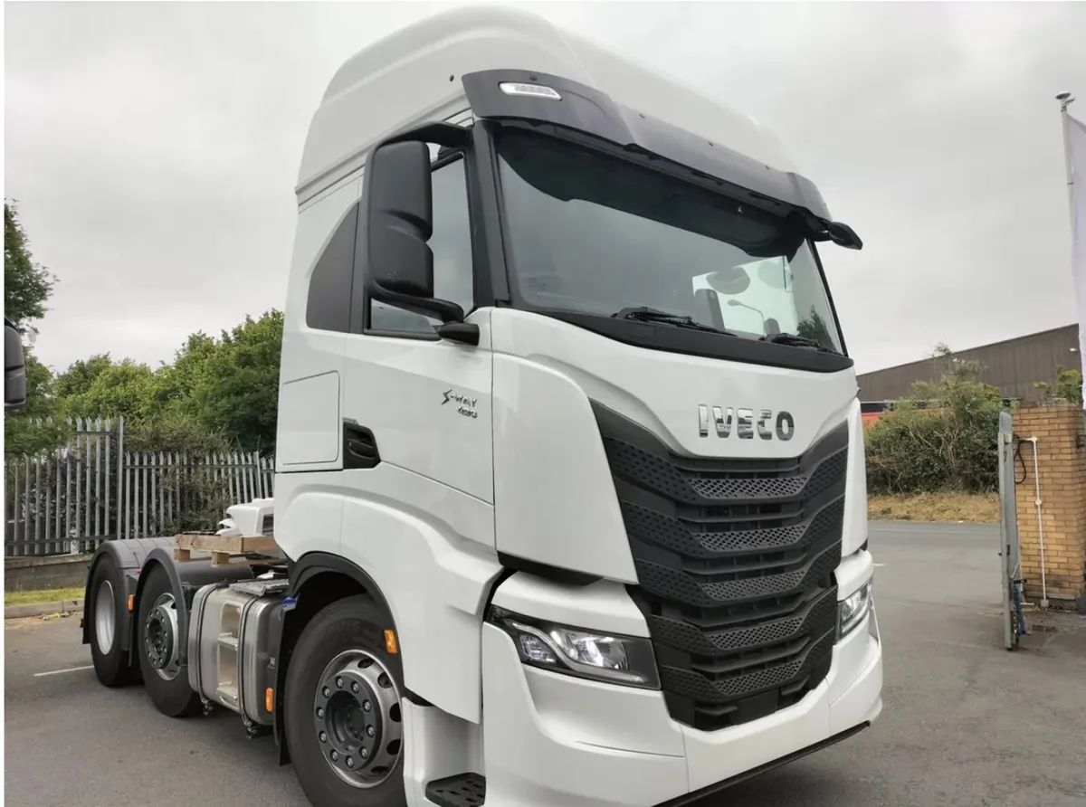 Brand New Iveco S-Way 490 Tractor Unit 6X2 - Image 1