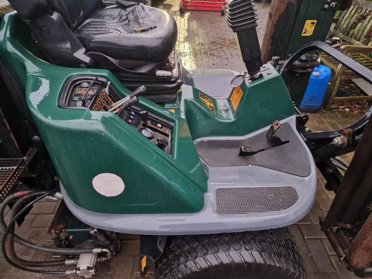 Hayter 35hp ride on mower lawnmower - Image 4