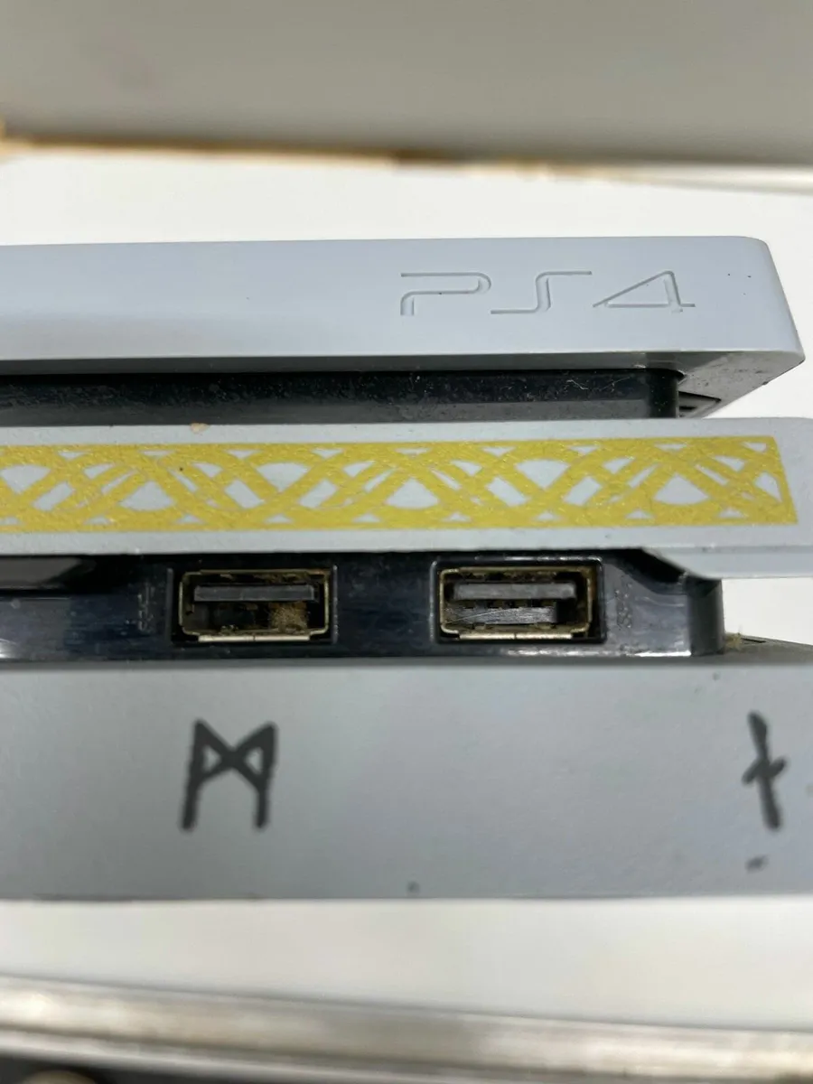 PS4 Pro God of War Special Edition - Image 3