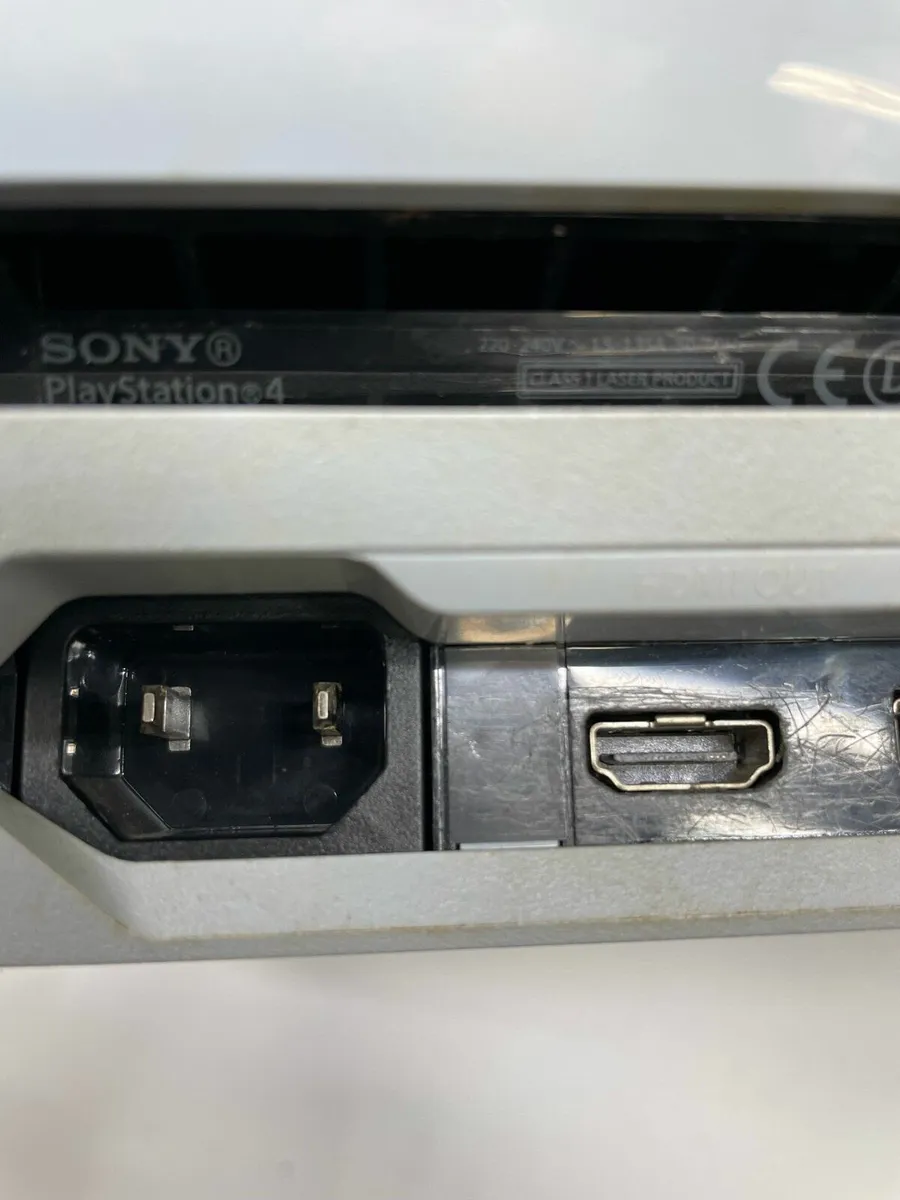 PS4 Pro God of War Special Edition - Image 4