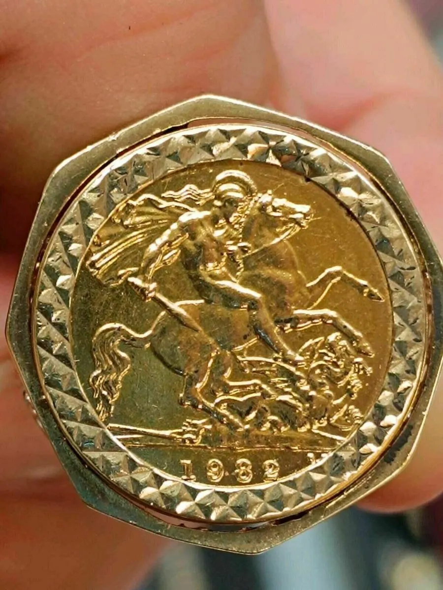 1982 Half Sovereign Ring - Image 2