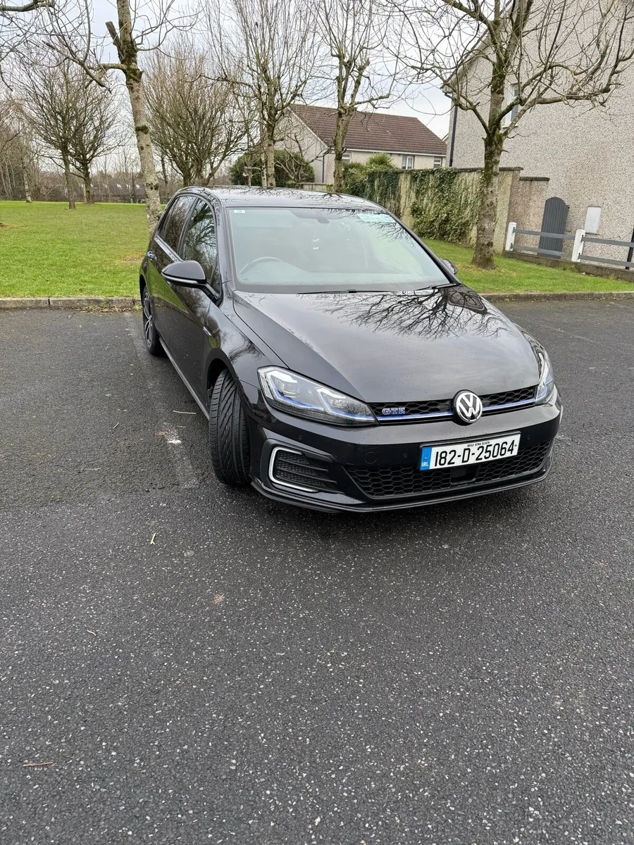VOLKSWAGEN GOLF 1.4 Petrol Hybrid - Image 1