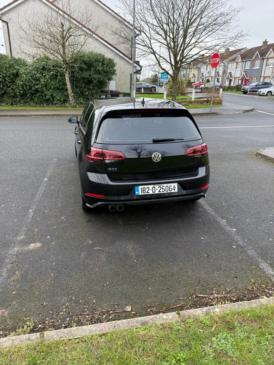 VOLKSWAGEN GOLF 1.4 Petrol Hybrid - Image 2