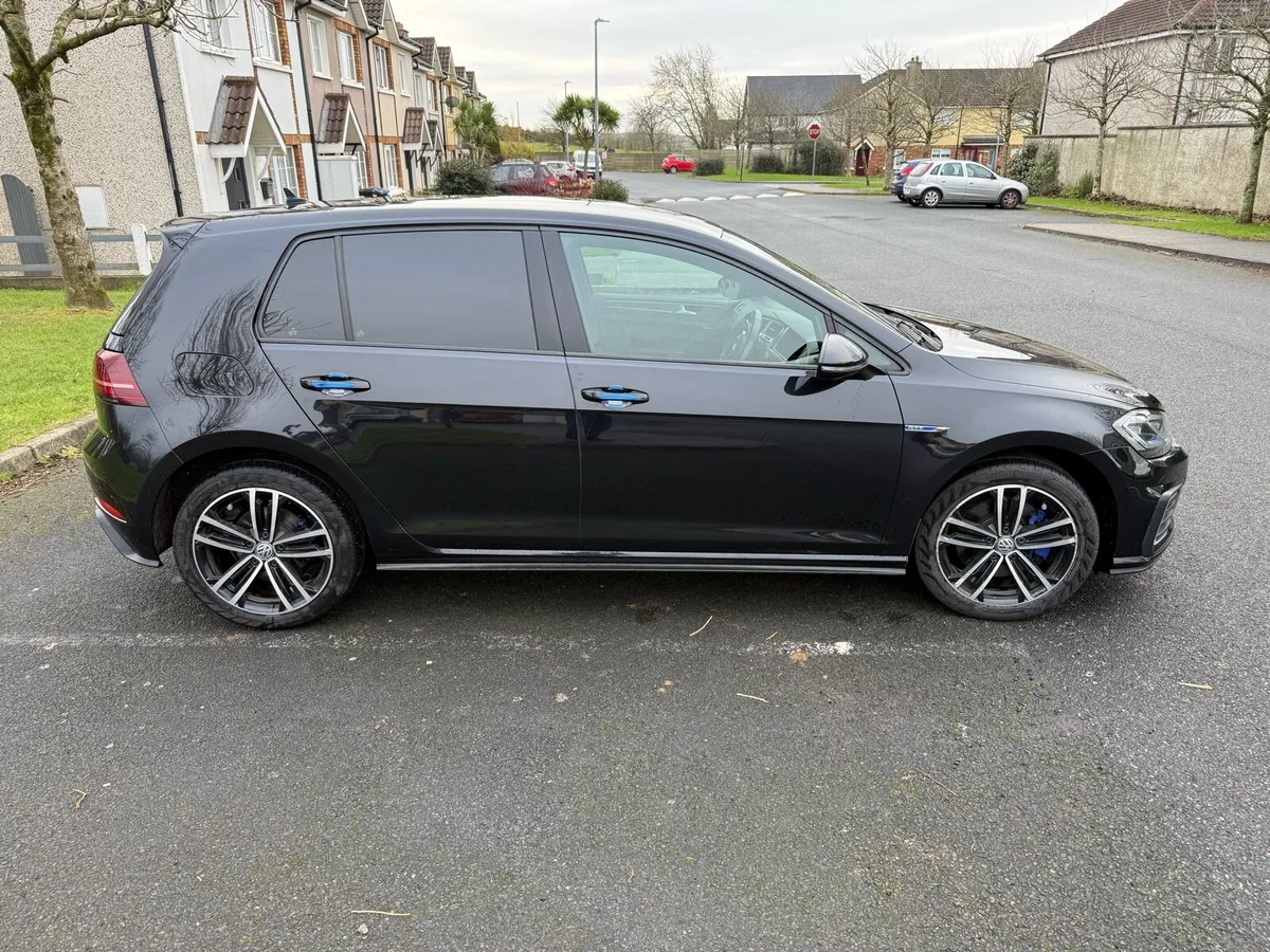 VOLKSWAGEN GOLF 1.4 Petrol Hybrid - Image 3