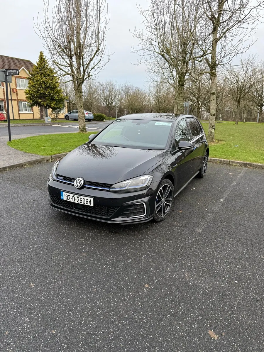 VOLKSWAGEN GOLF 1.4 Petrol Hybrid - Image 4