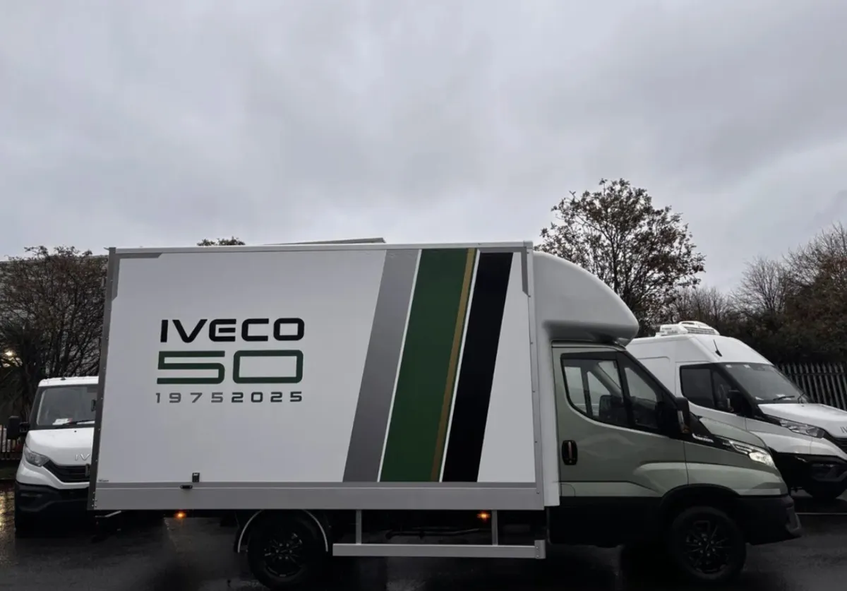 IVECO DAILY BOX BODY 3.0 AUTOMATIC - Image 2