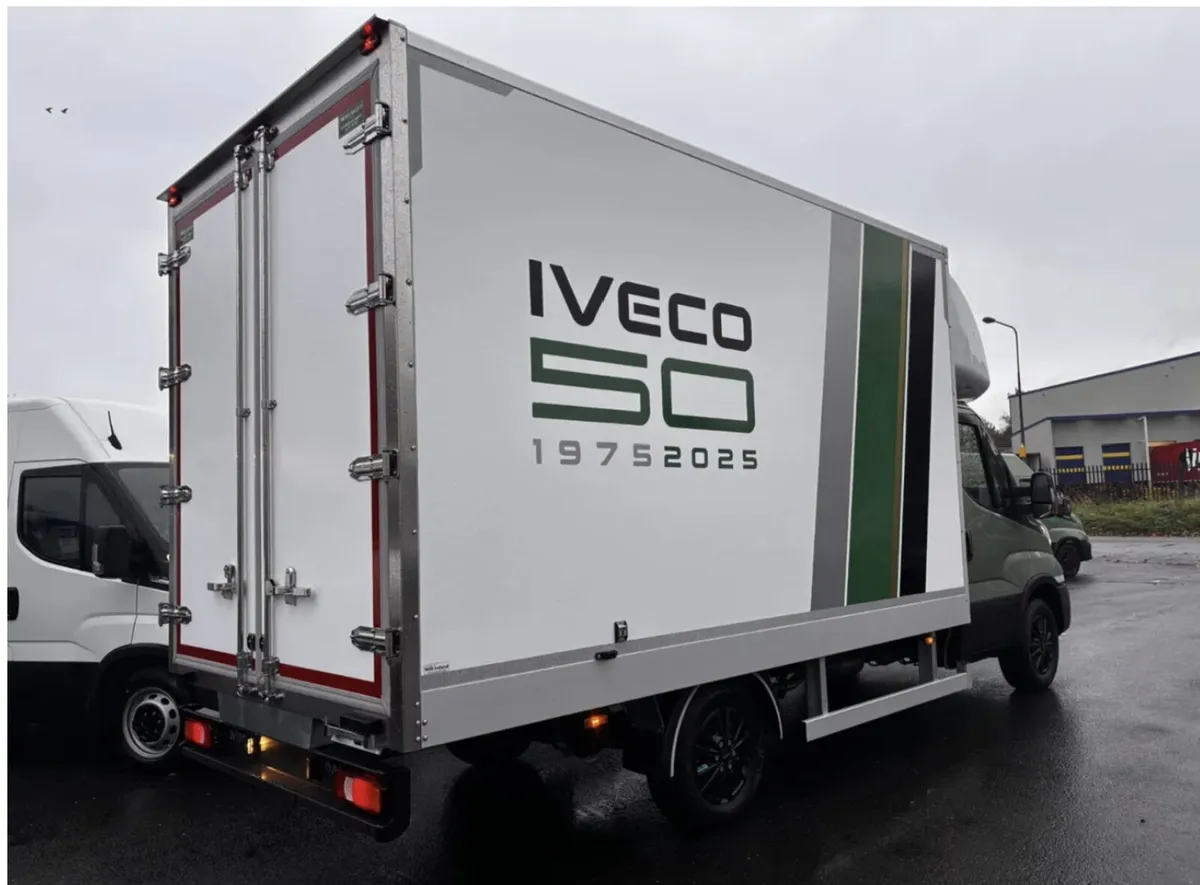IVECO DAILY BOX BODY 3.0 AUTOMATIC - Image 3