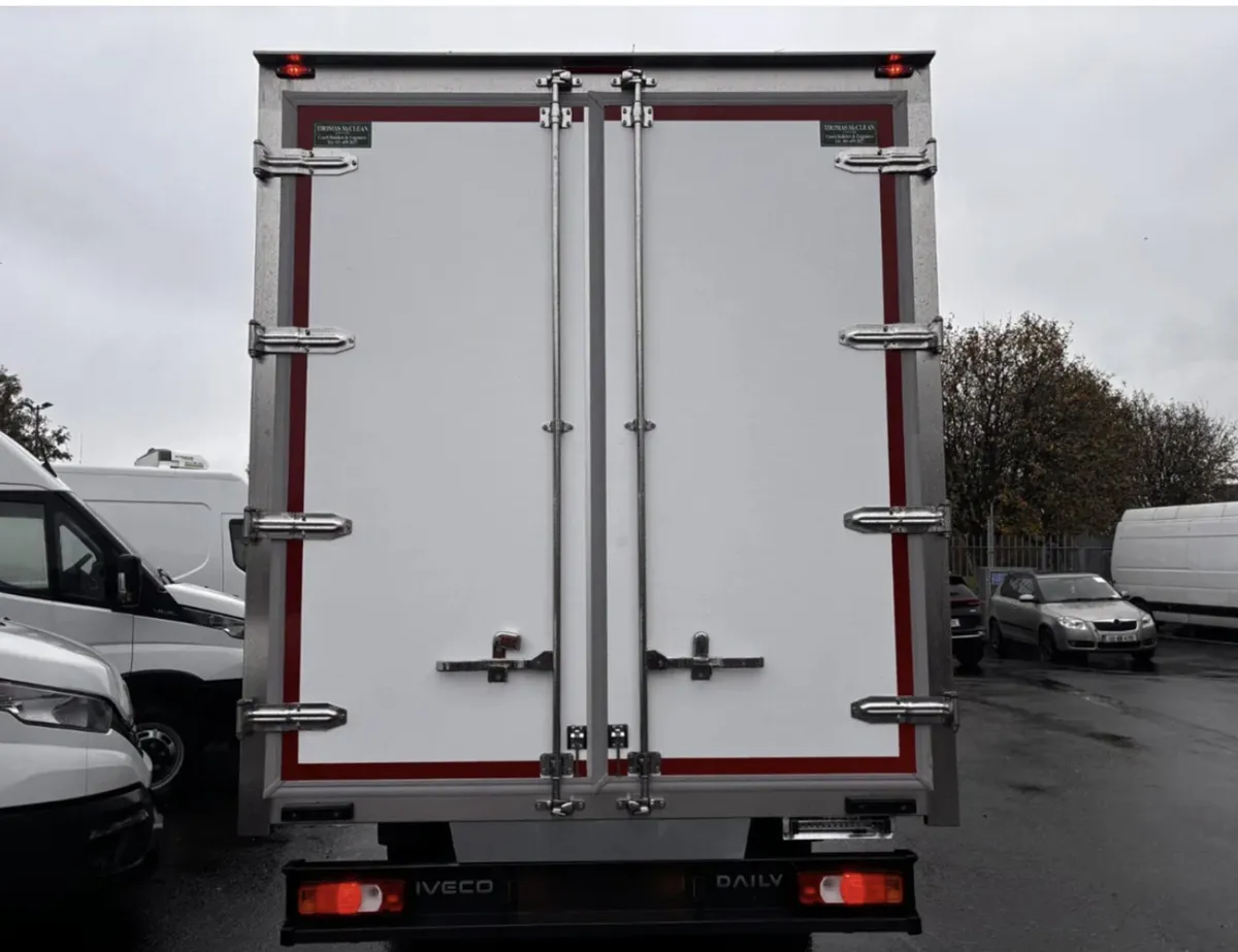 IVECO DAILY BOX BODY 3.0 AUTOMATIC - Image 4