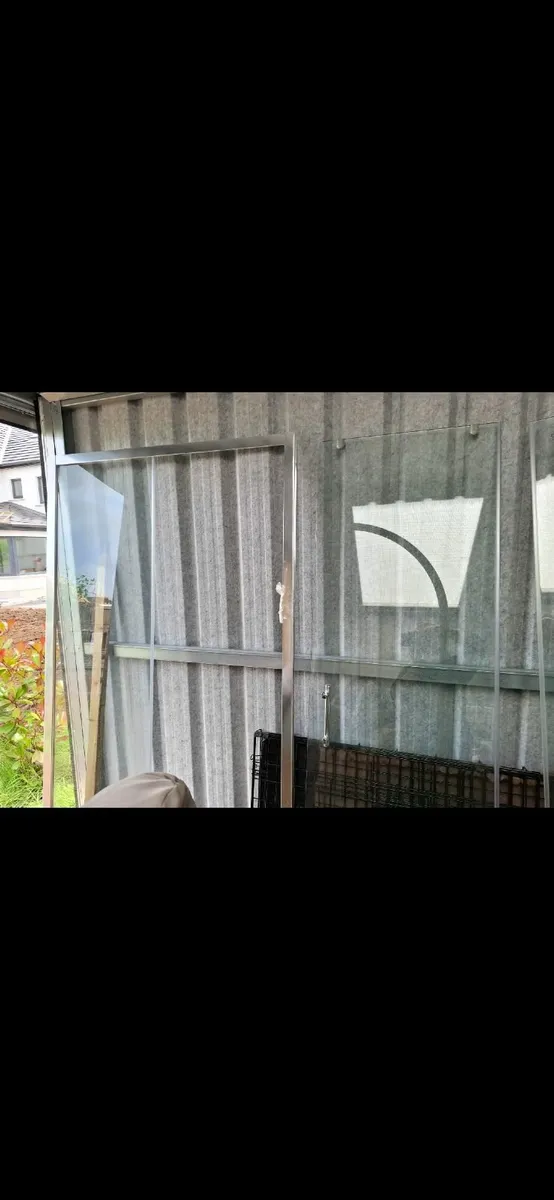 Bathroom Shower doors  x 2and sinks x2 toilets x1 - Image 1