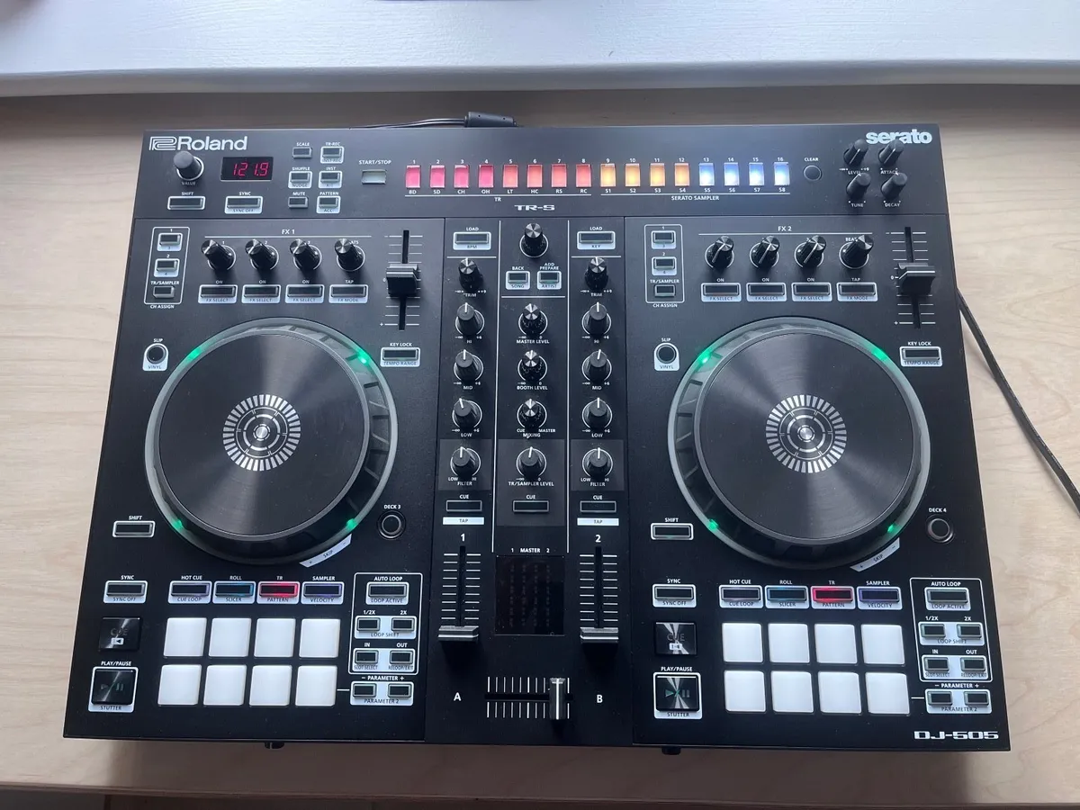 Roland DJ-505 controller - Image 1